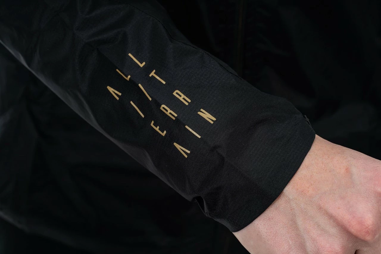 CUBE ATX Breaker Jacke Black – Bild 3