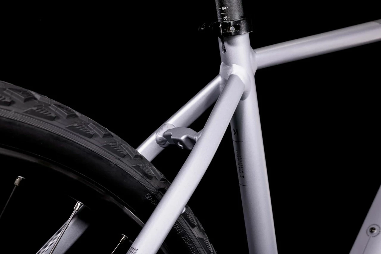 Cube Nature EXC Polarsilver´n´black 2022 – Bild 3