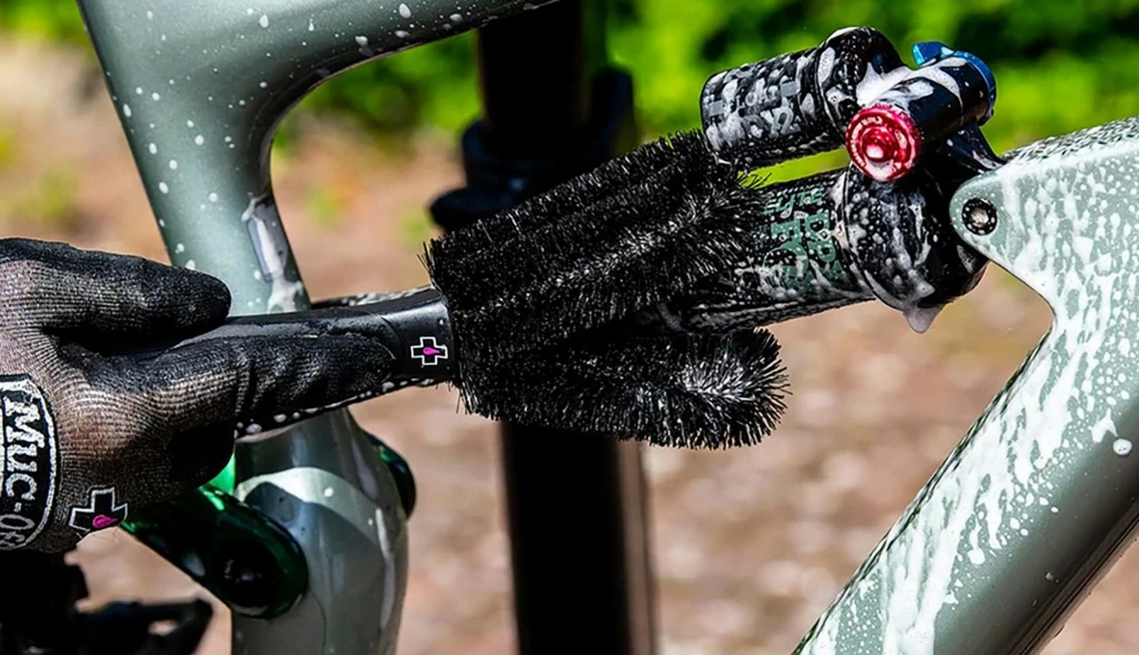 Muc-Off Muc Off Brush Two Prong – Bild 2