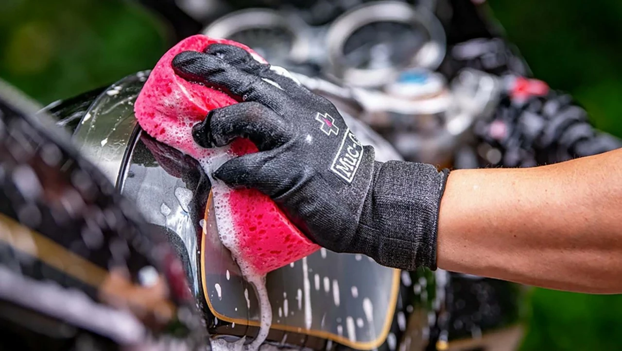 Muc-Off Muc Off Expanding Sponge Mikrozellenschwamm – Bild 2